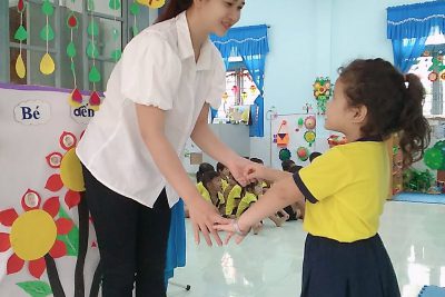 Khi bé đến trường